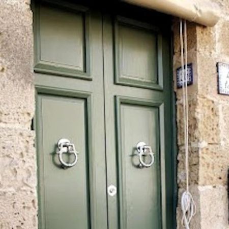 Charming 200 Year Old Cottage With Yard Zabbar Exterior photo