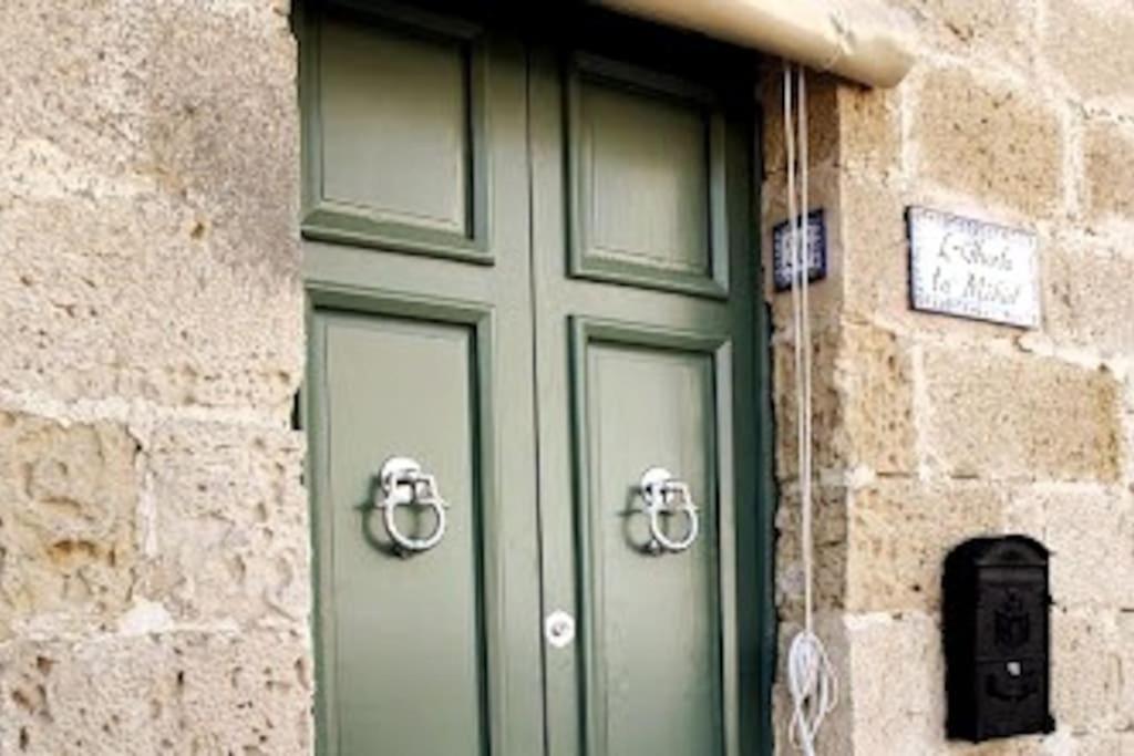 Charming 200 Year Old Cottage With Yard Zabbar Exterior photo